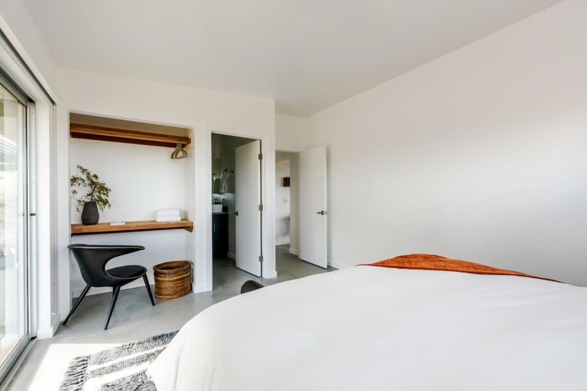 L Sunset Heights L Pool-spa Above Park Holiday home *